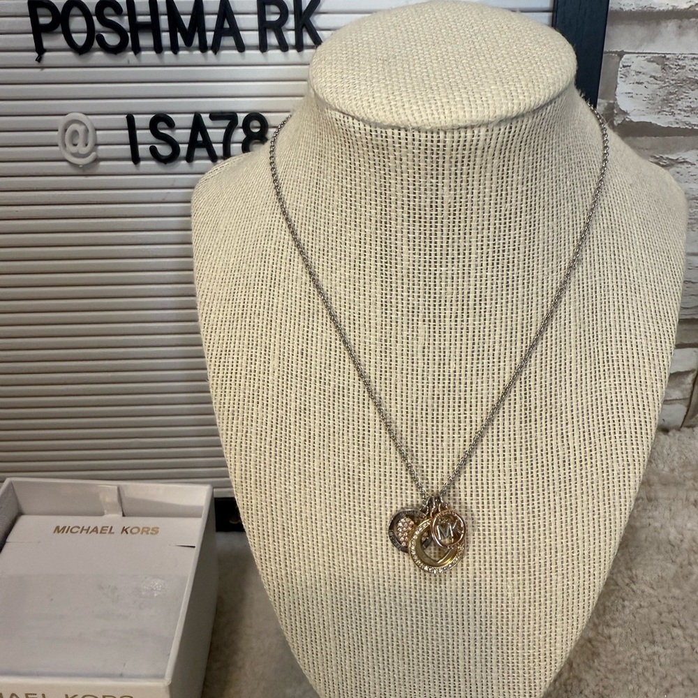 MICHAEL KORS FASHION TRI-TONE BRASS COMPONENTS NECKLACE - Picture 3 of 16